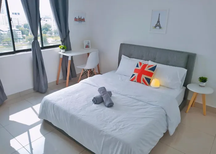 Georgetown, Up To 5 Pax, 2 Bedrooms, 1 Bathroom, 1 Car Park By Star Home