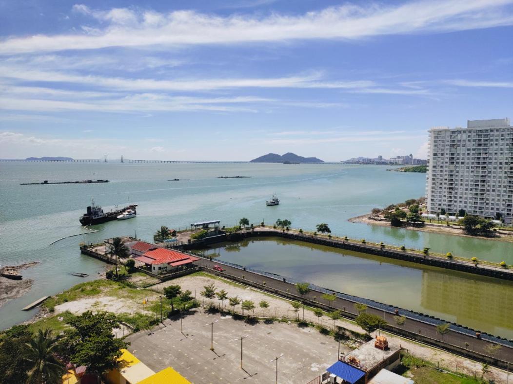 Apartment Georgetown, Up To 5 Pax, 2 Bedrooms, 1 Bathroom, 1 Car Park By Star George Town