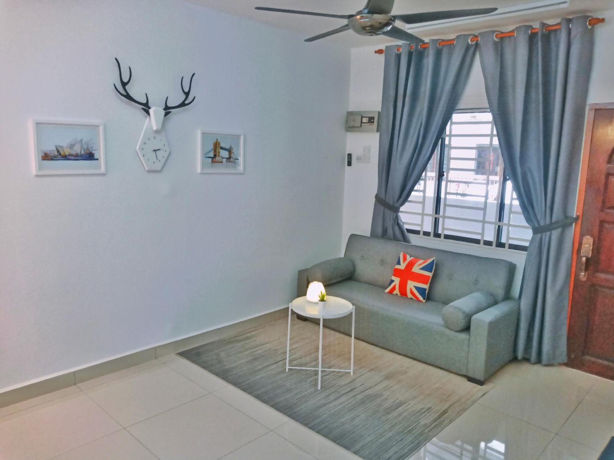 Georgetown, Up To 5 Pax, 2 Bedrooms, 1 Bathroom, 1 Car Park By Star George Town